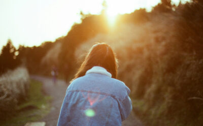 Blog-Hero-Can-You-Fully-Recover-From-a-TBI Women Seen from behind walking down the road with sun setting